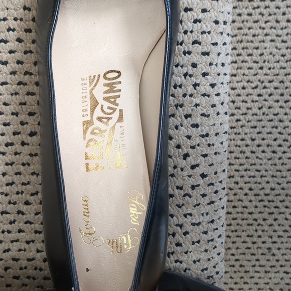 Salvatore Ferragamo Buckle Front Pump 8.5 - Picture 2 of 9
